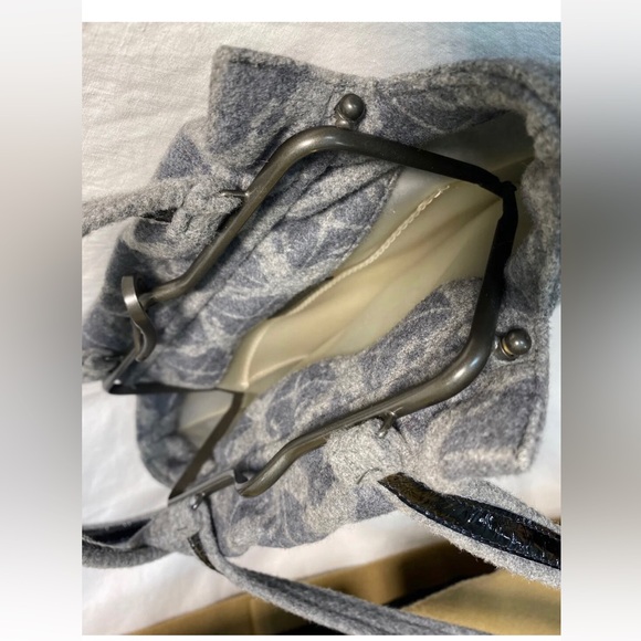 😍 BOTTEGA VENETA *VINTAGE* DESIGNER GREY PRINTED CASHMERE WOOL SHOULDER BAG! 🤩 - Picture 4 of 8